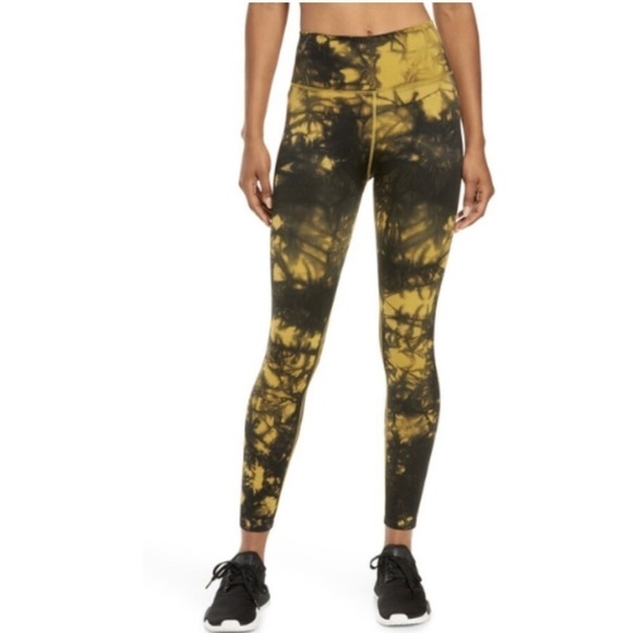 Good American Tie Dye Athletic Leggings | Black/Yellow | XS (00-0) - Picture 3 of 6